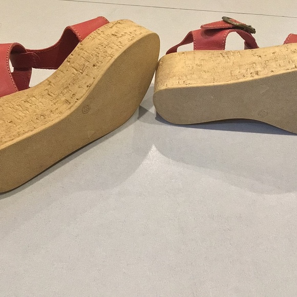 New! Sbicca Vintage Collection Womens Red Leather Strappy Wedges size 7 - Picture 3 of 7